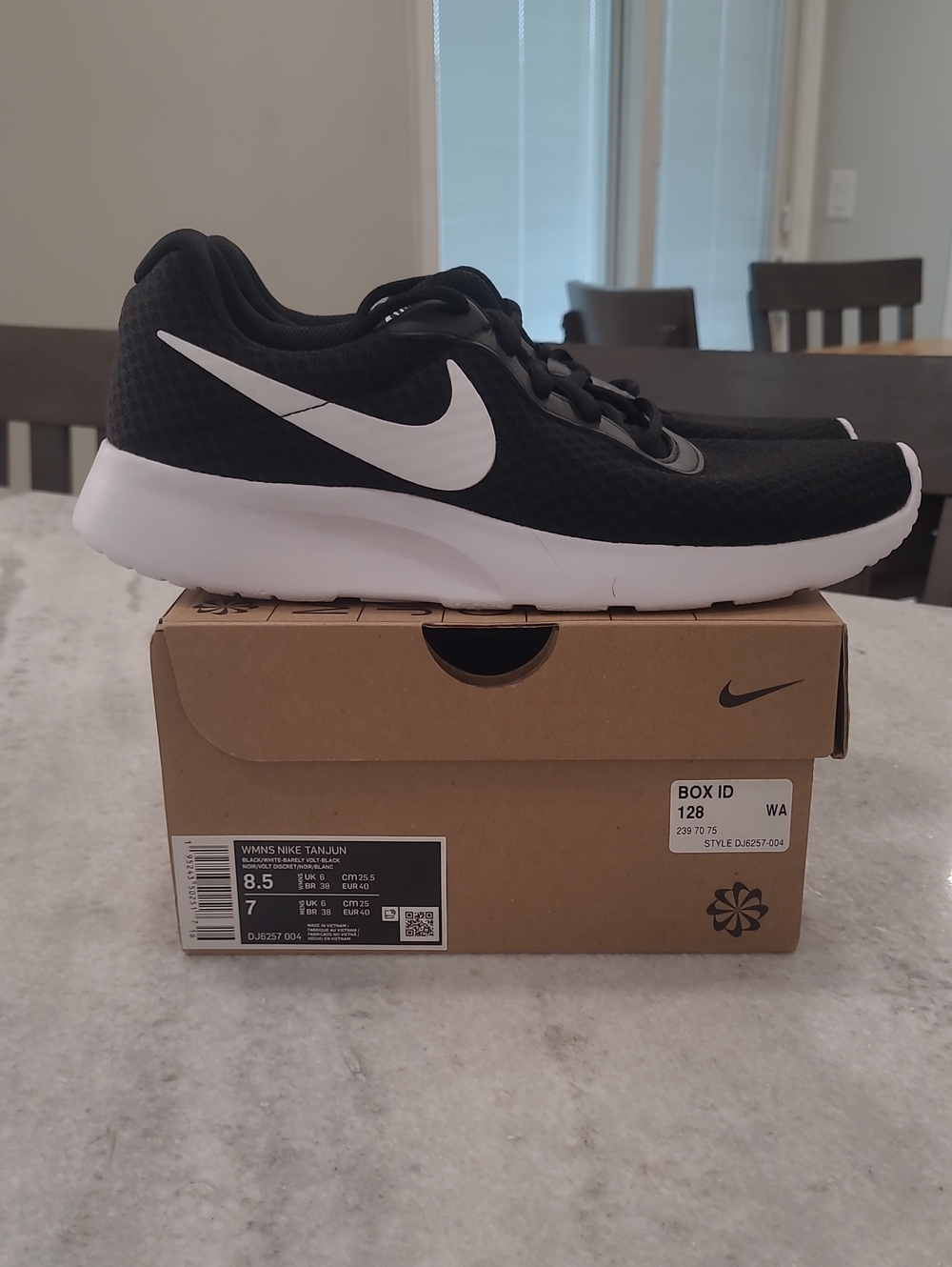 Nike Womens Tanjun Sneakers - Black/White. New With Box